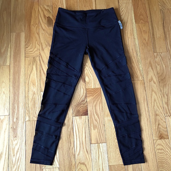 Victoria’s Secret Sport Knockout Tight with Mesh Band Details on Front - Picture 6 of 9